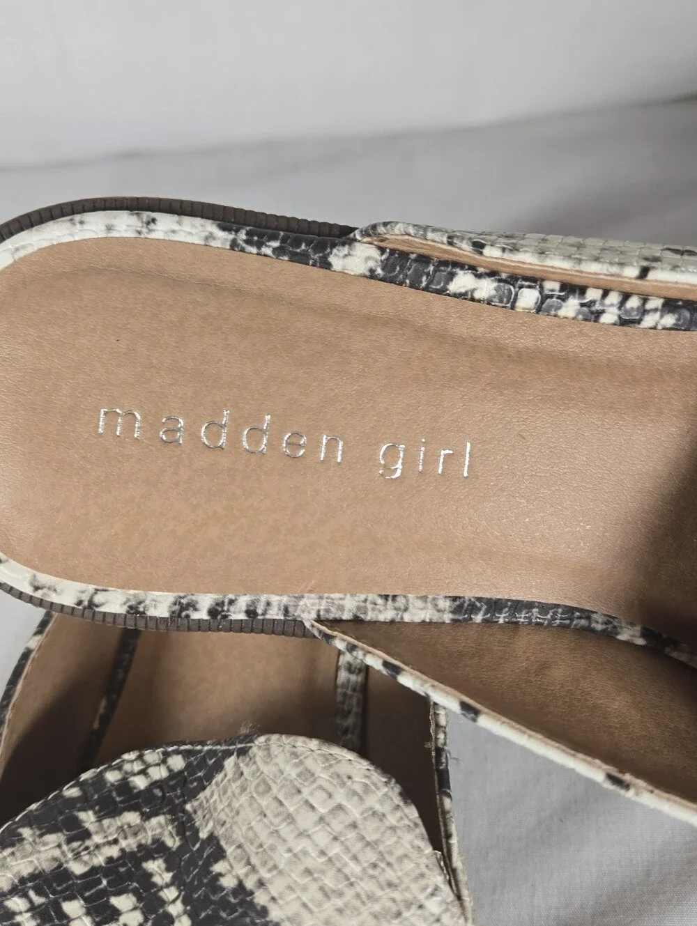 Madden Girl Mattie Mule Sandals Snakeprint Black White Women's 8.5 Slip On Flats